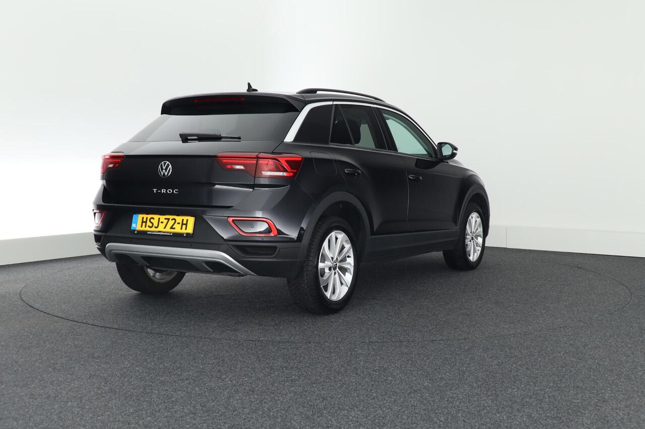 Volkswagen T-Roc 1.5 TSI 150pk DSG Life Edition Trekhaak Stoelverwarming Camera Keyless Led Navigatie