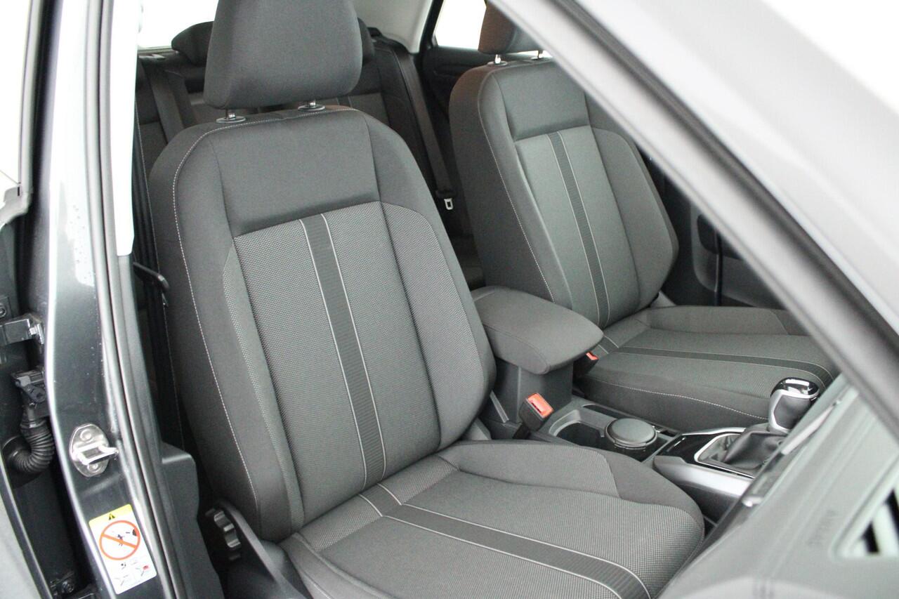 Volkswagen T-Roc 1.5 TSI 150pk DSG Life Edition Trekhaak Stoelverwarming Camera Keyless Led Navigatie