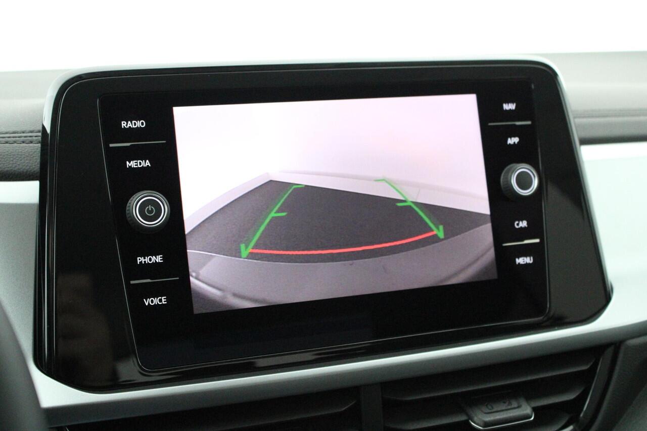 Volkswagen T-Roc 1.5 TSI 150pk DSG Life Edition Trekhaak Stoelverwarming Camera Keyless Led Navigatie