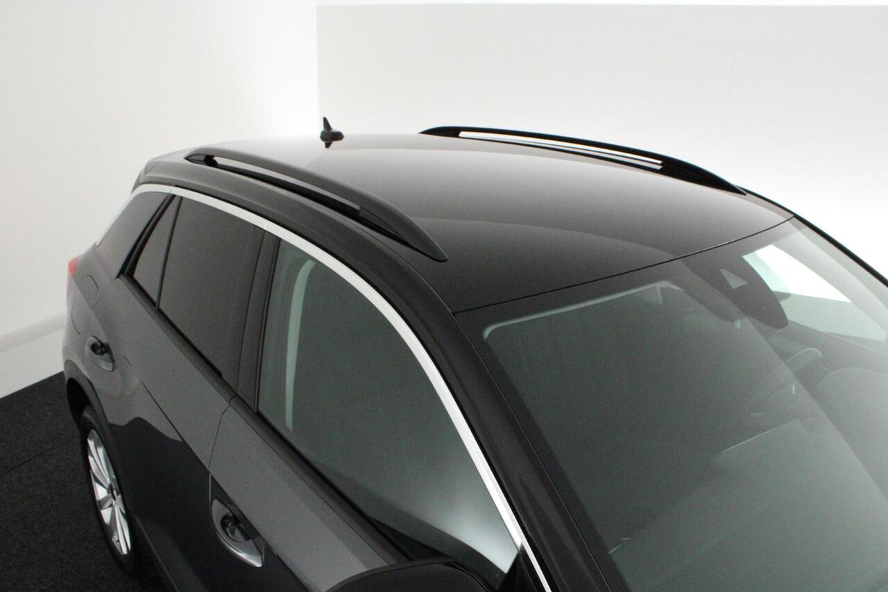 Volkswagen T-Roc 1.5 TSI 150pk DSG Life Edition Trekhaak Stoelverwarming Camera Keyless Led Navigatie
