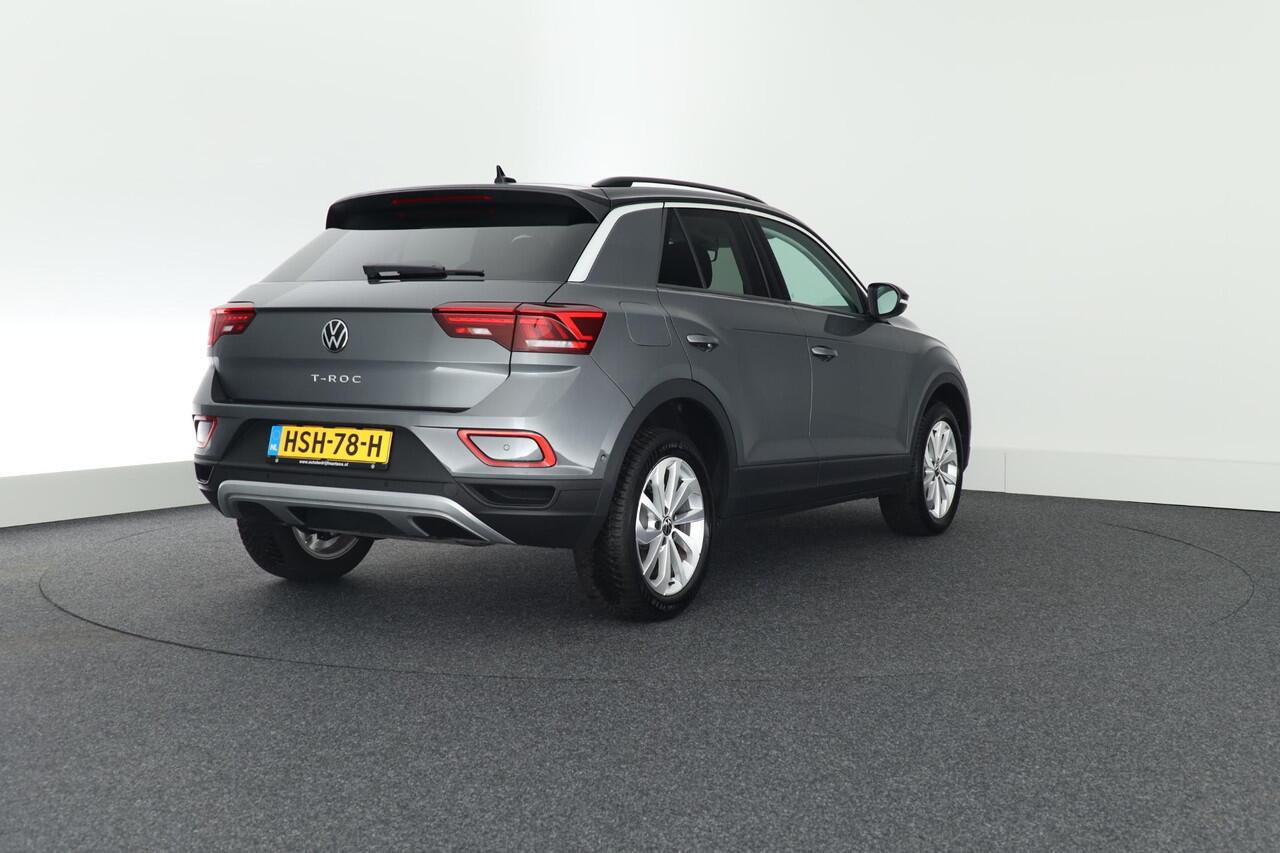 Volkswagen T-Roc 1.5 TSI 150pk DSG Life Edition Trekhaak Stoelverwarming Camera Keyless Led Navigatie