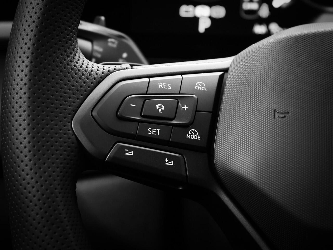 Volkswagen T-Roc R-Line First Edition 1.5 eTSI 150 PK 7 versn. DSG · Assistance Pakket · Black Style Pakket · Multimedia Pakket · Tech Pakket Plus