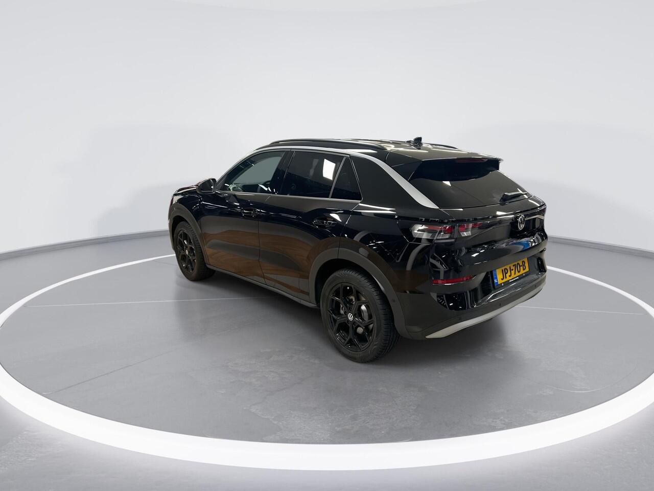 Volkswagen T-Roc Life First Edition 1.5 eTSI 116 PK 7 versn. DSG · Comfort pakket · Achteruitrijcamera · Draadloze telefoonlader · All season banden · 18" LM Velgen