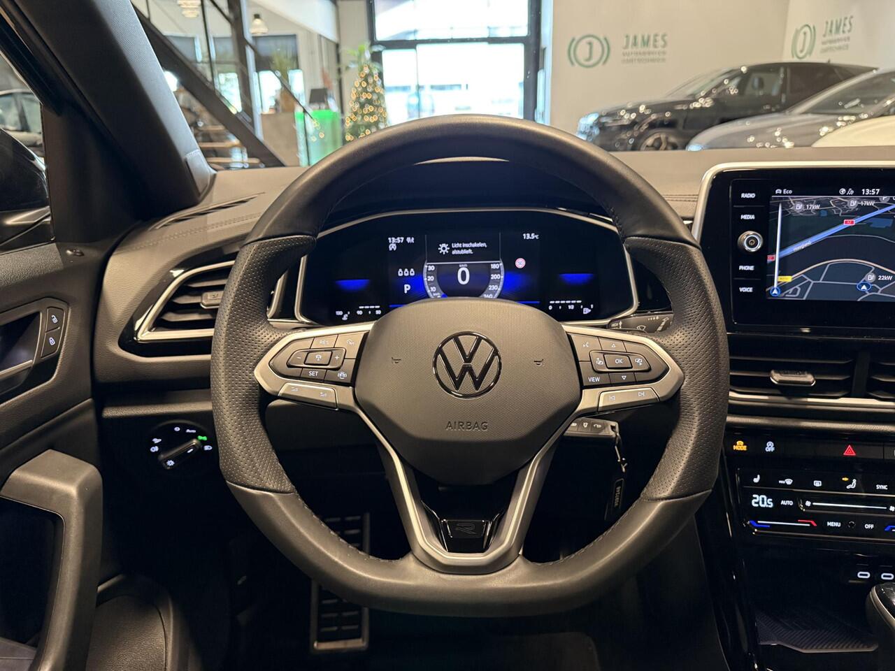 Volkswagen T-Roc 1.5 TSI R-Line First Edition |Navi|Carplay|Trekhaak|Stoelverwarming|LED Koplampen|DSG|All Season banden|