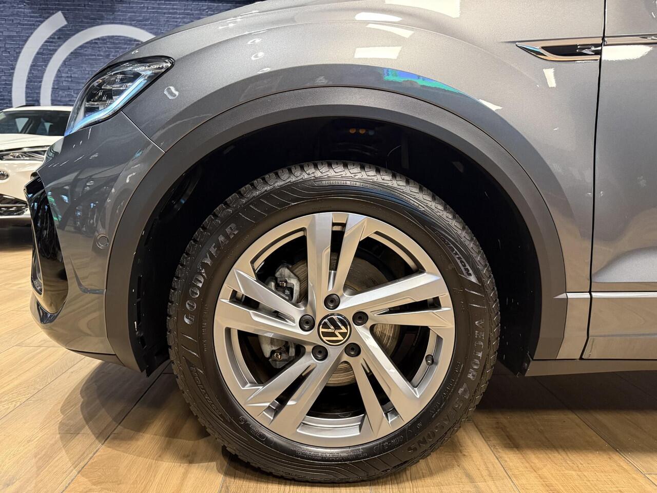 Volkswagen T-Roc 1.5 TSI R-Line First Edition |Navi|Carplay|Trekhaak|Stoelverwarming|LED Koplampen|DSG|All Season banden|