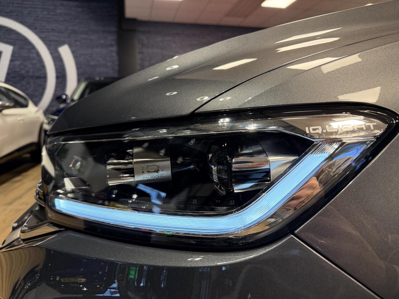 Volkswagen T-Roc 1.5 TSI R-Line First Edition |Navi|Carplay|Trekhaak|Stoelverwarming|LED Koplampen|DSG|All Season banden|