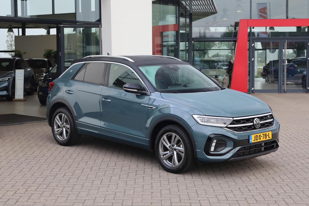 Volkswagen T-Roc 1.5 TSI R-Line afneembare trekhaak achteruitrijcamera two one zwart dak ergo stoel verlengbare zitting & kantelbaar & stoelverwarming privacy glas LED PLUS navigatie vrij geschakeld draadloos laden & carplay / android auto 4 seizoenen banden etc