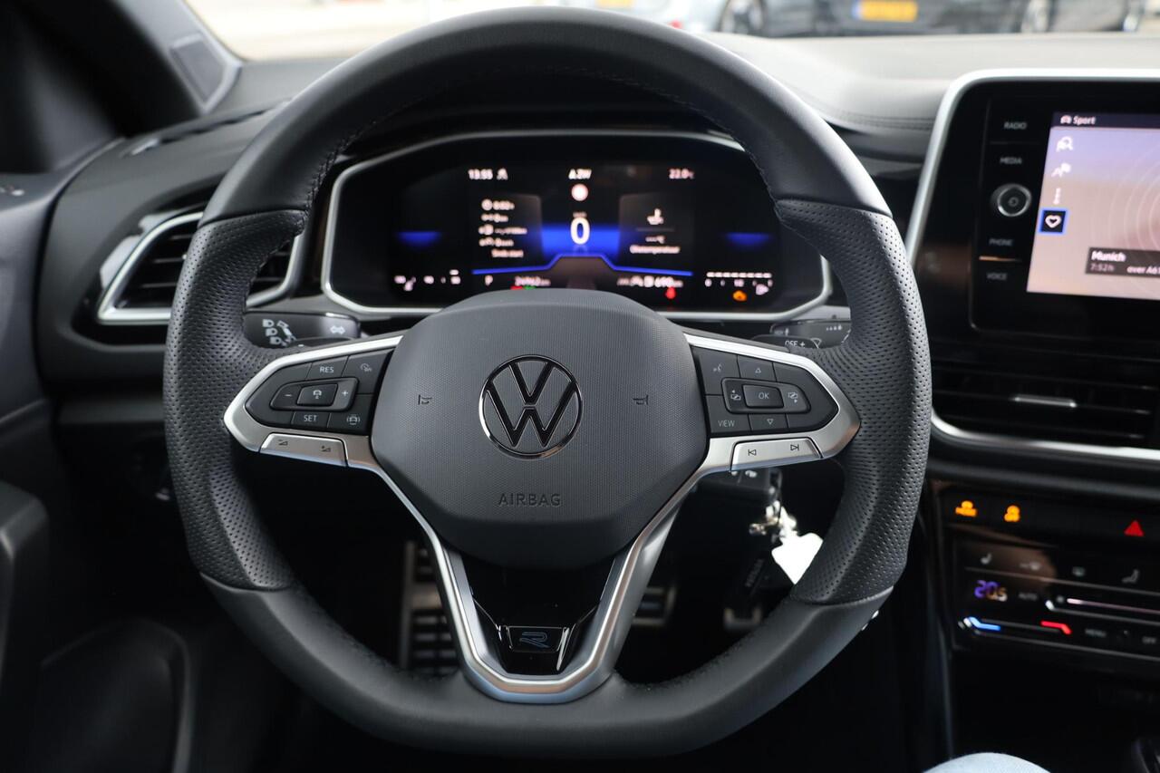 Volkswagen T-Roc 1.5 TSI R-Line afneembare trekhaak achteruitrijcamera two one zwart dak ergo stoel verlengbare zitting & kantelbaar & stoelverwarming privacy glas LED PLUS navigatie vrij geschakeld draadloos laden & carplay / android auto 4 seizoenen banden etc
