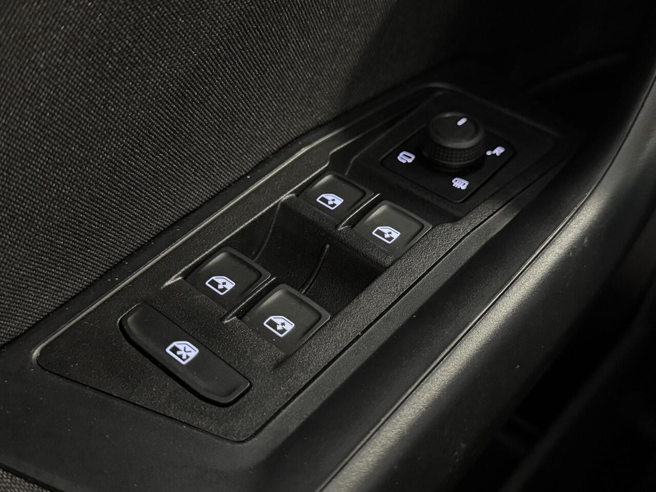 Volkswagen T-Roc 1.0 TSI Life | Clima | Carplay | PDC voor + achter | LM velgen | ( Vestiging - Nieuwegein )