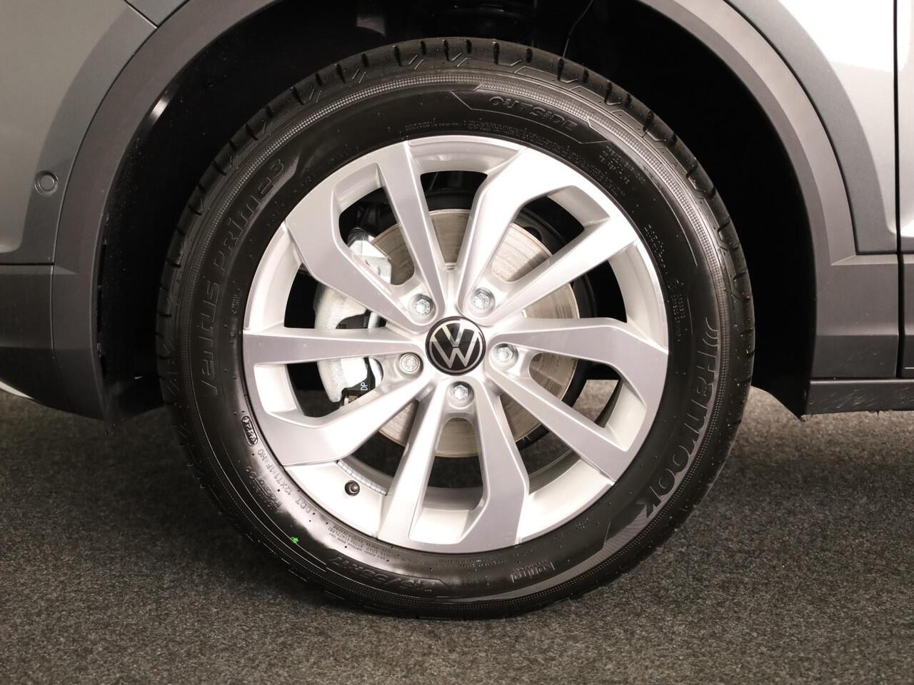 Volkswagen T-Roc Life Edition 1.5 110 kW / 150 pk TSI SUV 7 versn. | Verlengde garantie | Private lease vanaf ¤ 699,- pm | Navigatie via App | Parkeersensoren (Park assist) | Achteruitrijcamera | Adaptieve cruise control |