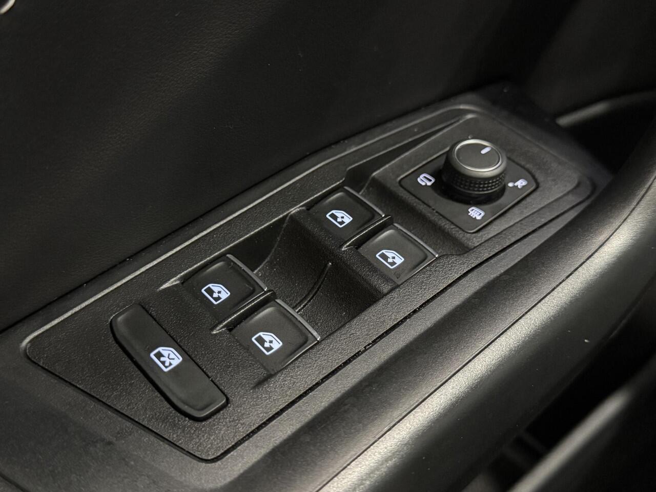 Volkswagen T-Roc 1.5 TSI Goal Edition | Automaat | Stoelverwarming | ACC | Clima | Navi | PDC | Carplay | ( Vestiging - Nieuwegein )