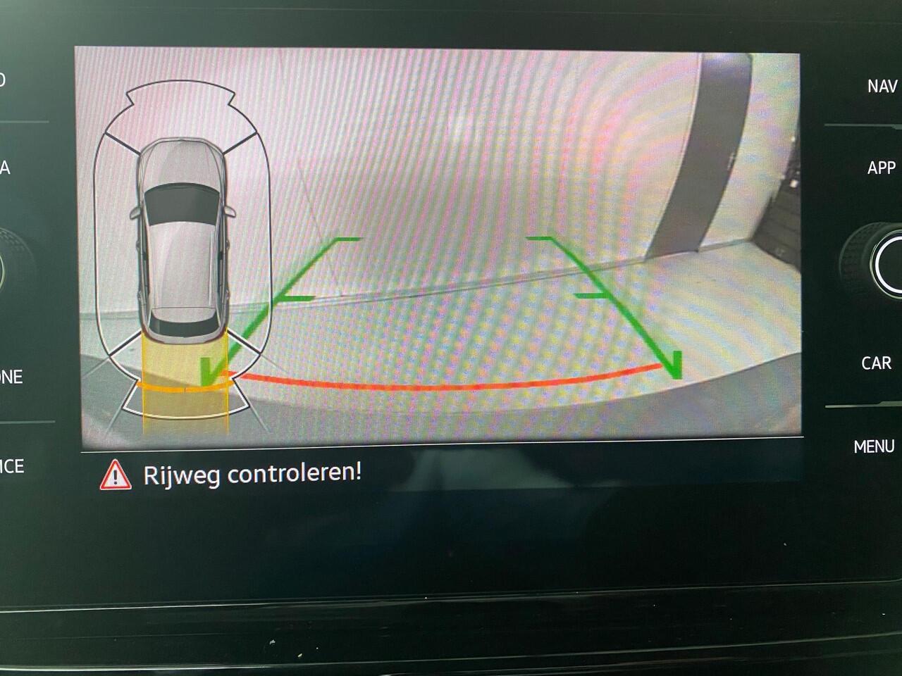 Volkswagen T-Roc 1.5 TSI R-Line edition IQ Light/Matrix Koplampen Camera IQ Drive ACC Carplay Virtual Cockpit *Nieuwe Auto*