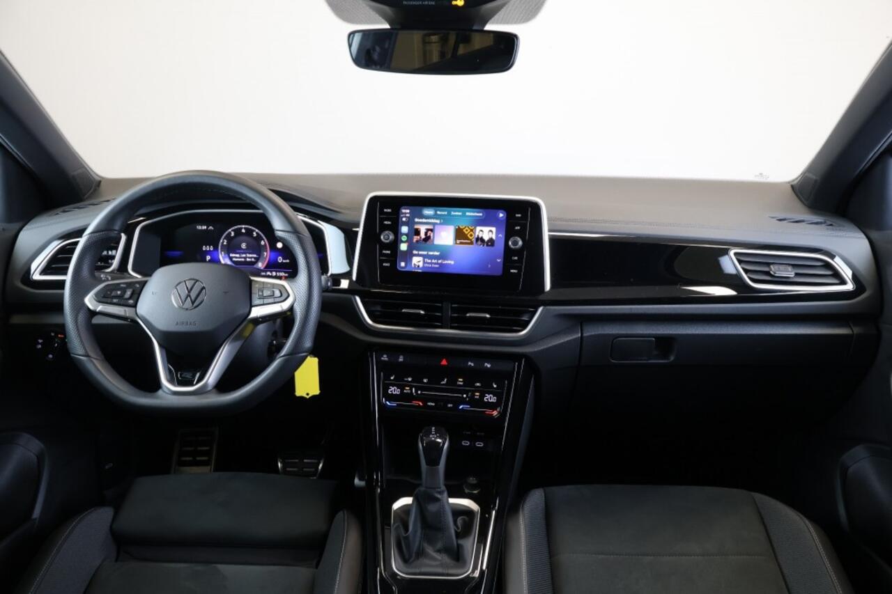 Volkswagen T-Roc 1.5 TSI 150pk DSG R-Line - Trekhaak - AllSeason banden - Stoelverwarming