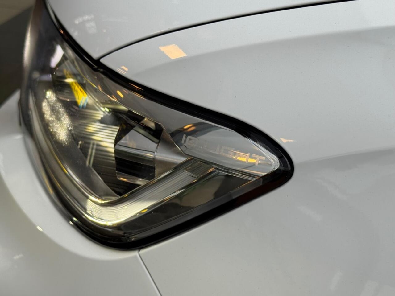 Volkswagen T-Roc 1.5 TSI 150 pk DSG R Line - Navi - camera - stoelverw - trekhaak