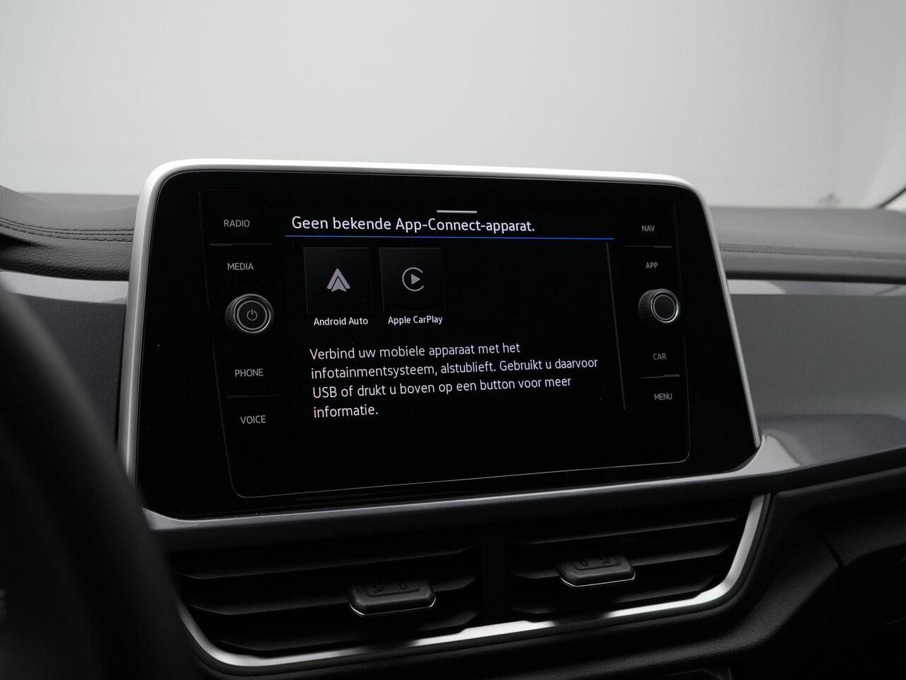 Volkswagen T-Roc 1.5 TSI 150 pk DSG Style | Trekhaak | Navigatie | Stoelverwarming | Parkeersensoren voor/achter