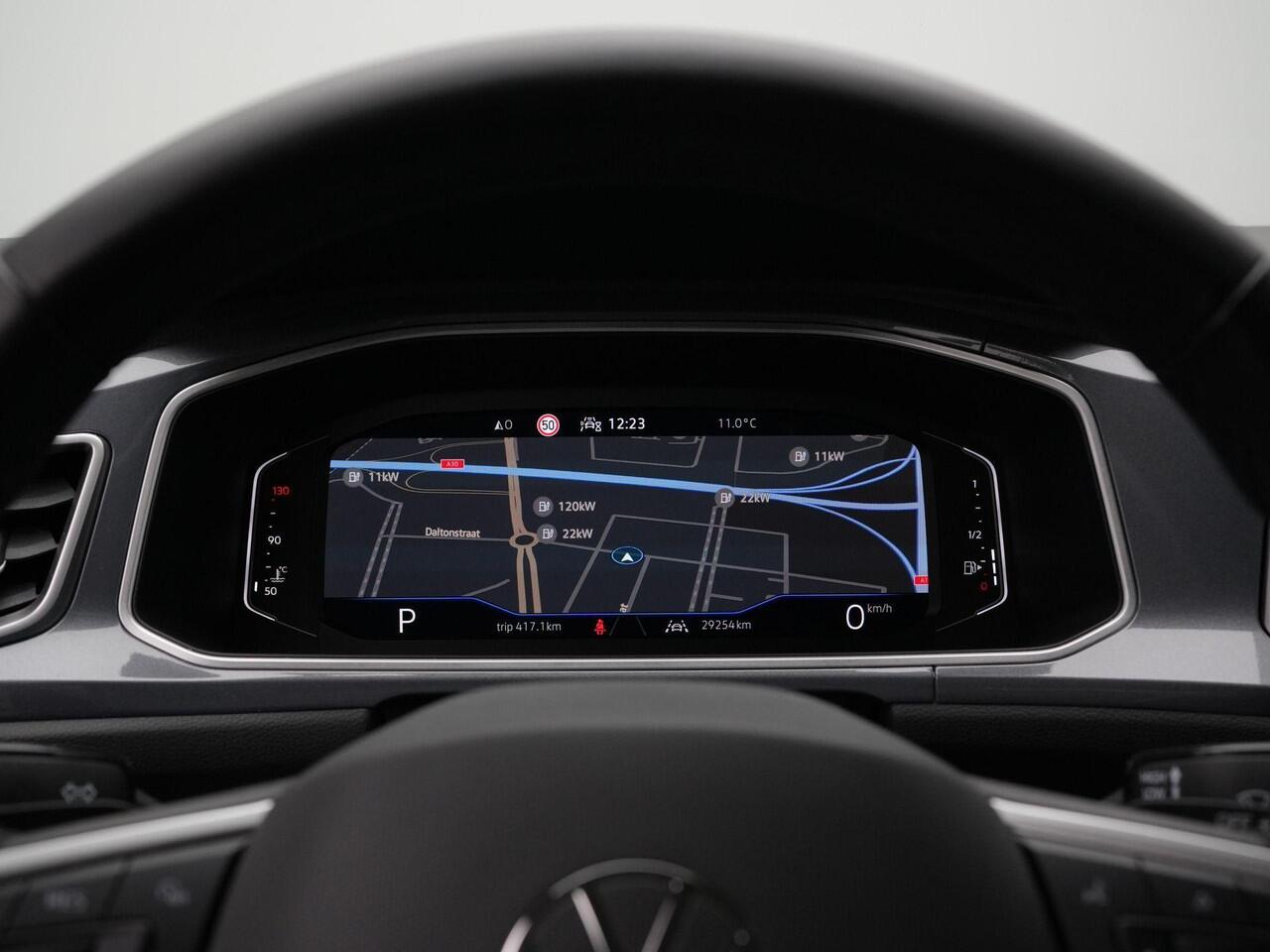 Volkswagen T-Roc 1.5 TSI 150 pk DSG Style | Trekhaak | Navigatie | Stoelverwarming | Parkeersensoren voor/achter