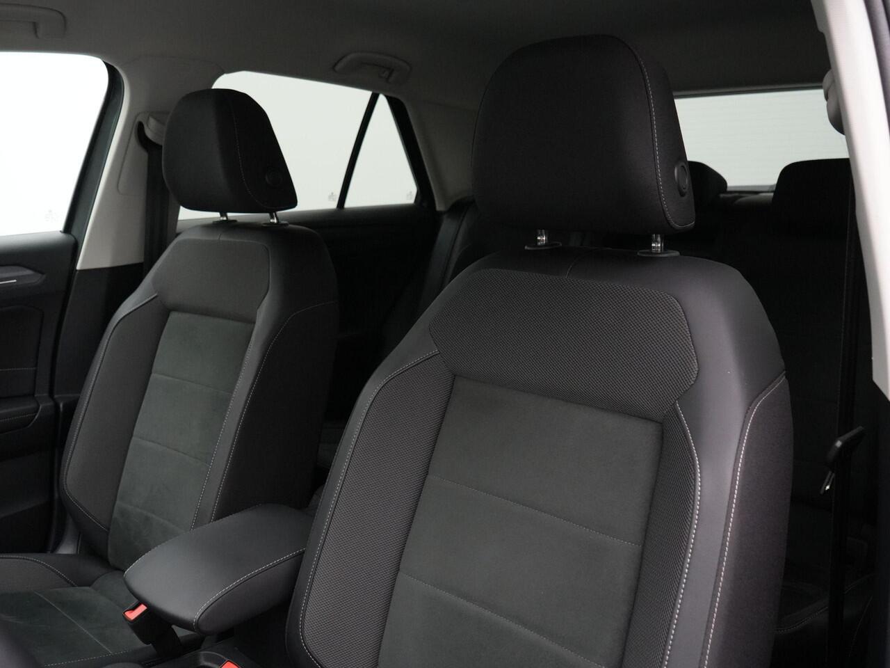 Volkswagen T-Roc 1.5 TSI 150 pk DSG Style | Trekhaak | Navigatie | Stoelverwarming | Parkeersensoren voor/achter