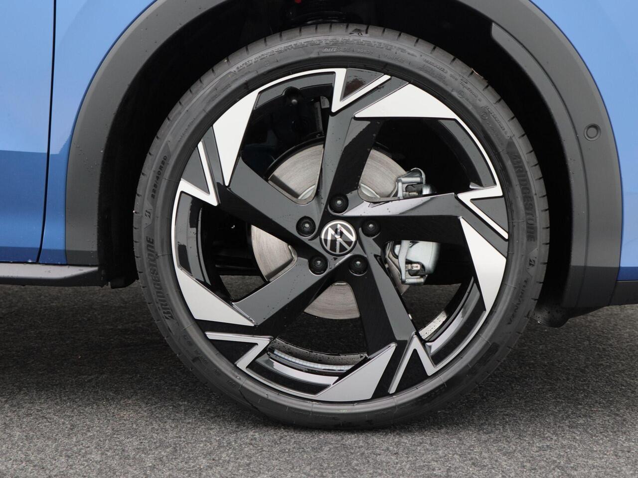 Volkswagen T-Roc R-Line First Edition 1.5 eTSI 150 PK | Head-Up Display | 360 Camera | LED Matrix | Elektrische Achterklep |