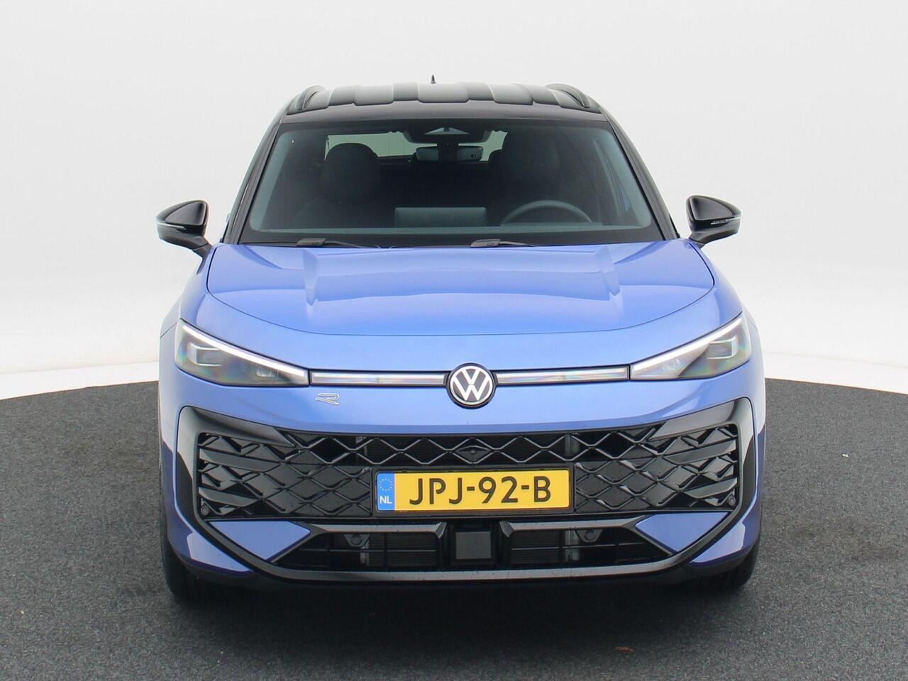 Volkswagen T-Roc R-Line First Edition 1.5 eTSI 150 PK | Head-Up Display | 360 Camera | LED Matrix | Elektrische Achterklep |