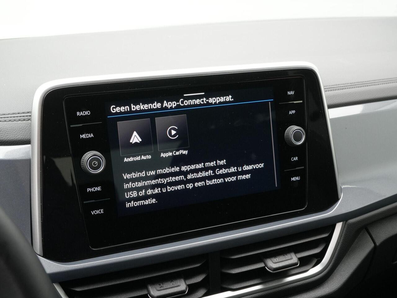 Volkswagen T-Roc 1.5 TSI 150 pk DSG Style | Trekhaak | Park Assist | Stoelverwarming | Adaptive Cruise | ErgoActive bestuurdersstoel