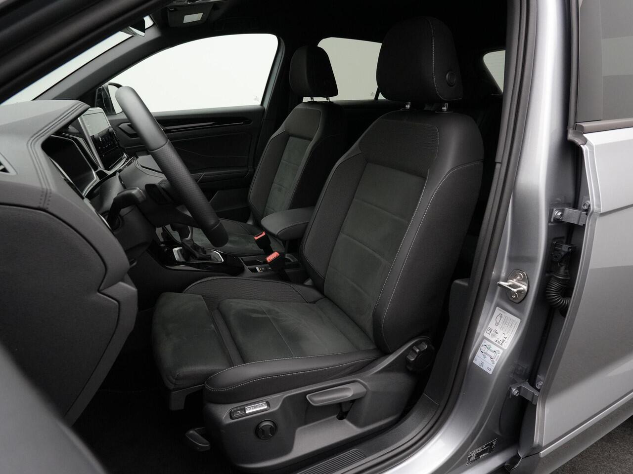 Volkswagen T-Roc 1.5 TSI 150 pk DSG R-Line | Trekhaak | Achteruitrijcamera | Navigatie | Stoelverwarming