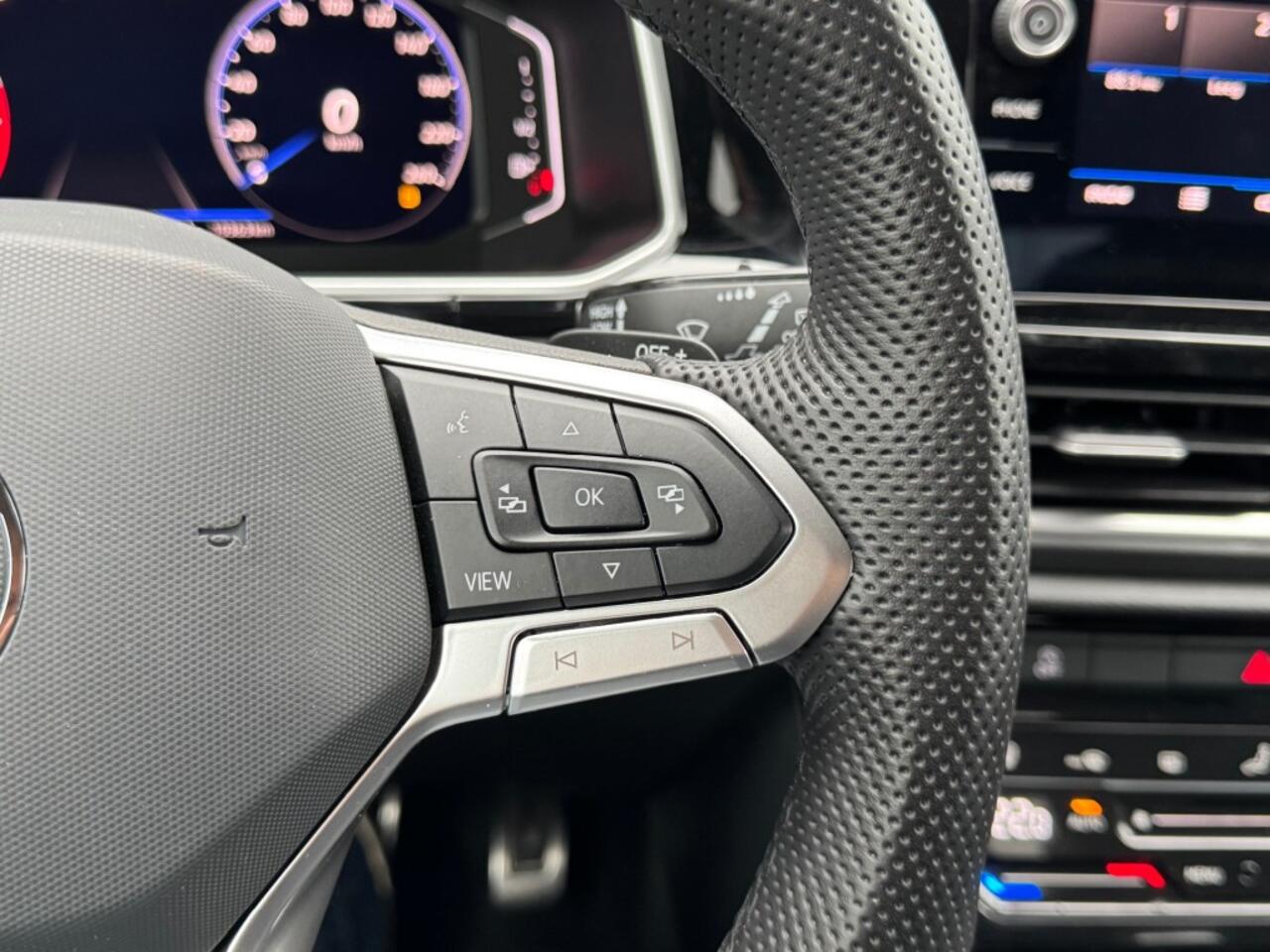 Volkswagen T-Roc 1.5 TSI R-Line Ed. - adaptive cruise - IQLight - camera