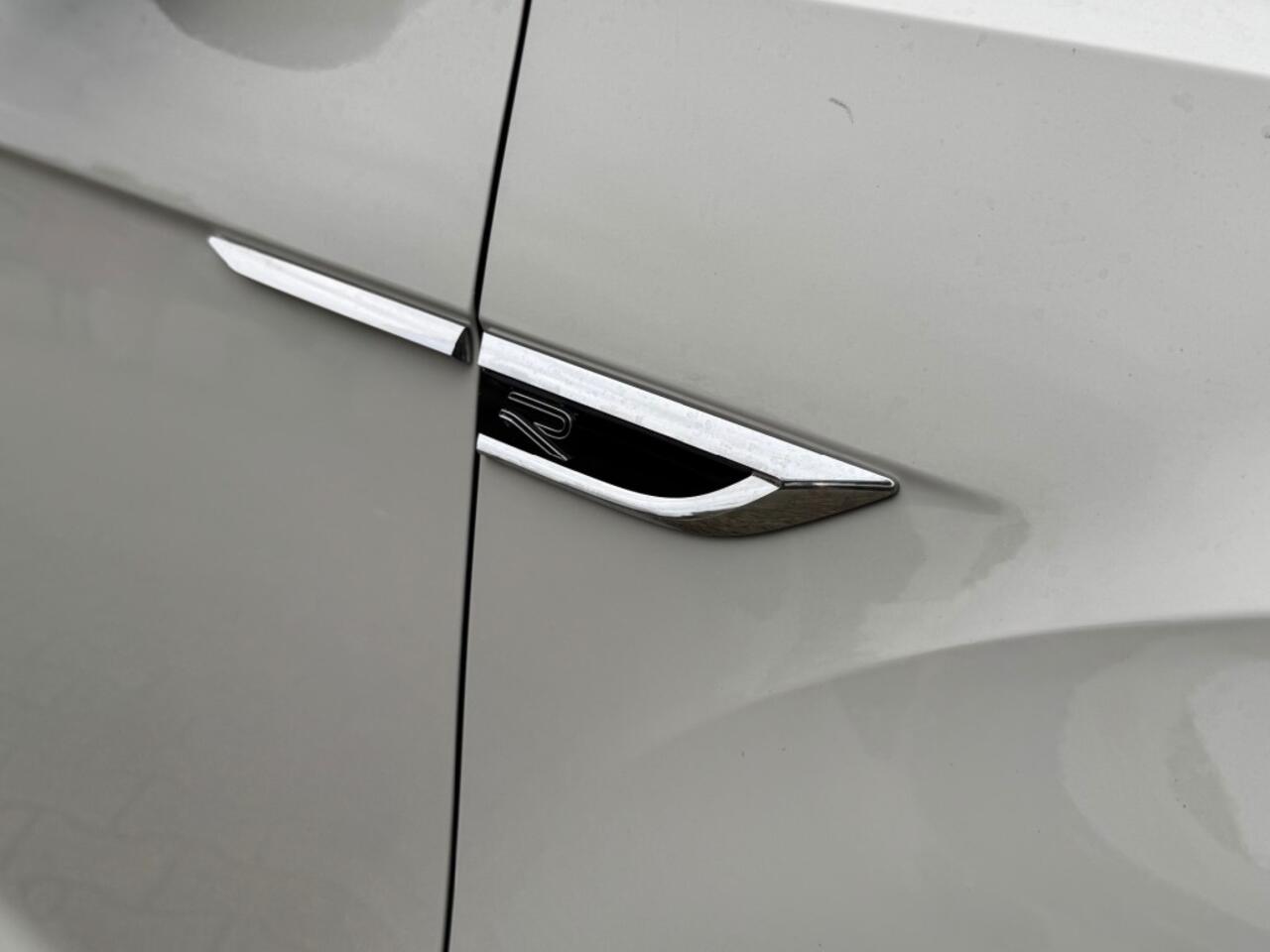 Volkswagen T-Roc 1.5 TSI R-Line Ed. - adaptive cruise - IQLight - camera