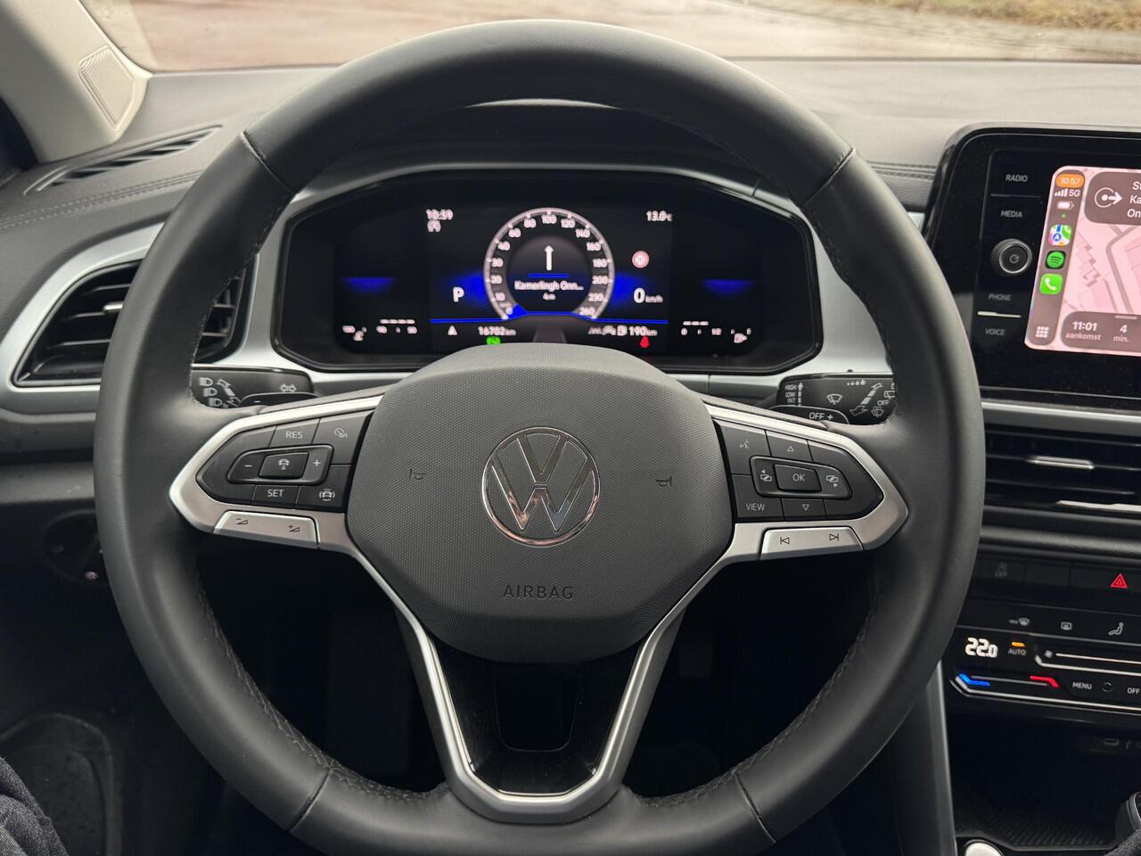 Volkswagen T-Roc 1.5 TSI Life Edition 150pk automaat | Camera | Parc Assist