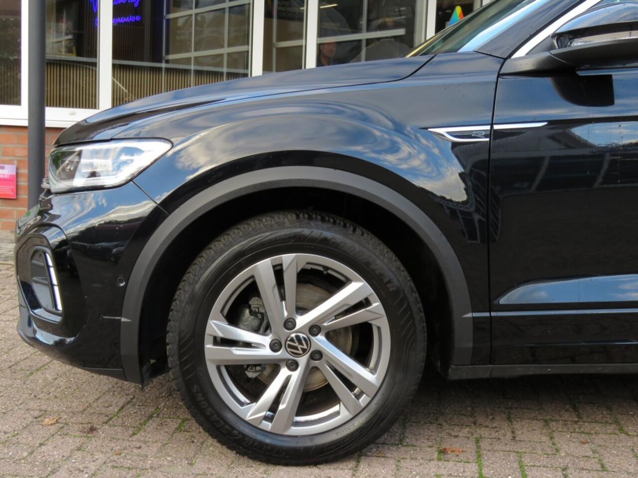 Volkswagen T-Roc 1.5 TSI R-LINE 150PK DSG-aut. / Trekhaak afn. / Camera / Stoelverw. / IQ Light / FABRIEKS garantie