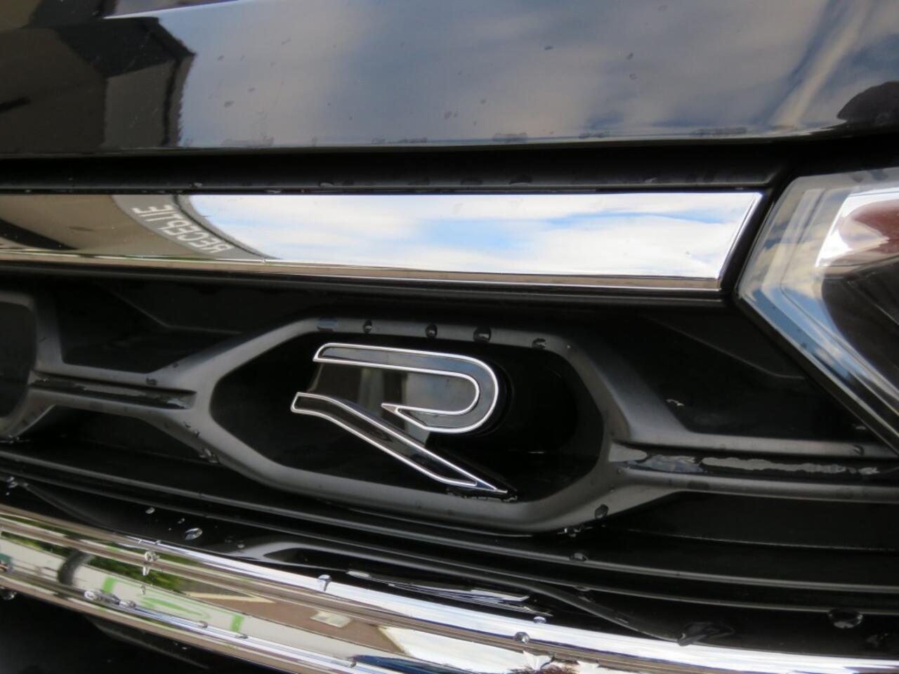 Volkswagen T-Roc 1.5 TSI R-LINE 150PK DSG-aut. / Trekhaak afn. / Camera / Stoelverw. / IQ Light / FABRIEKS garantie