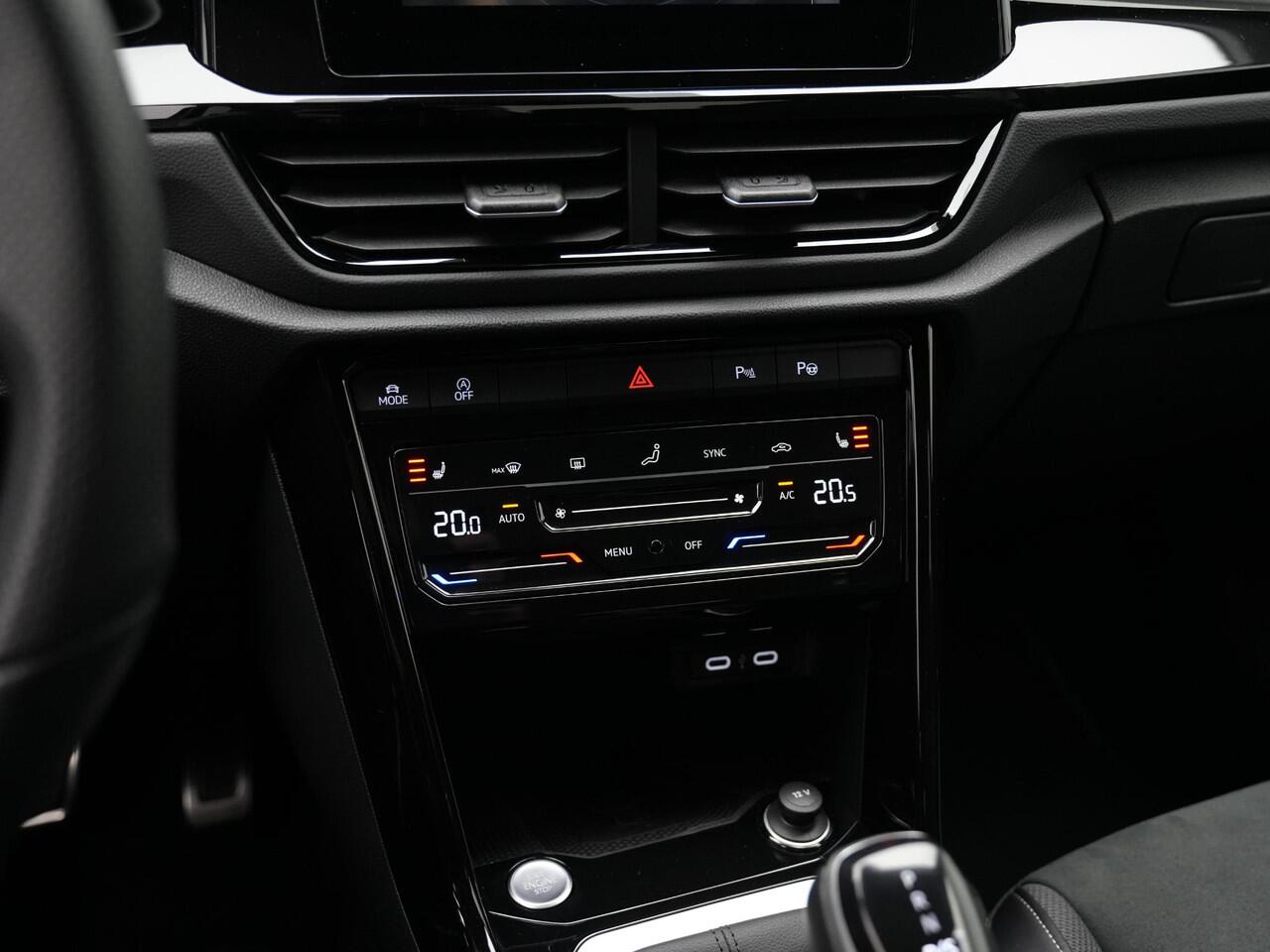 Volkswagen T-Roc 1.5 TSI 150 pk DSG R-Line Edition | Panoramadak | Trekhaak | IQ Light | Achteruitrijcamera | Navigatie