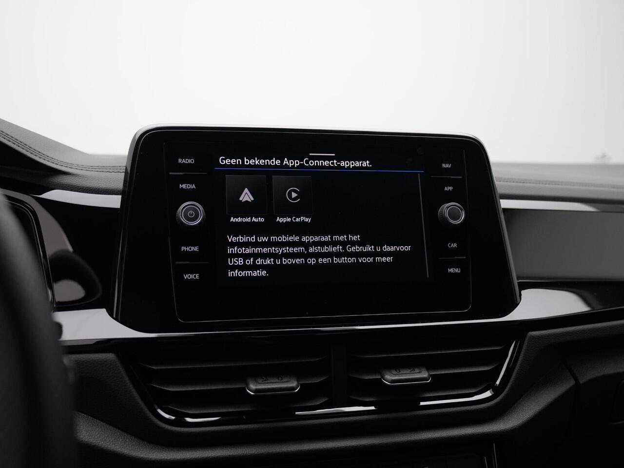 Volkswagen T-Roc 1.5 TSI 150 pk DSG R-Line Edition | Panoramadak | Trekhaak | IQ Light | Achteruitrijcamera | Navigatie