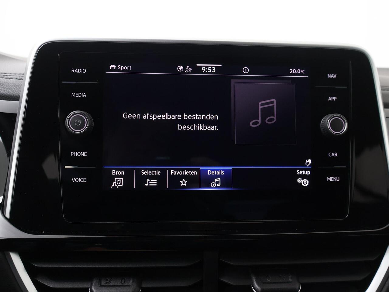 Volkswagen T-Roc 1.5 TSI R-Line | 150 PK | Stoelverwarming| Trekhaak afneembaar | achteruitrijcamera| R-Line | Stoelverwarming |