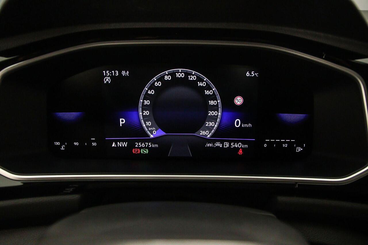 Volkswagen T-Roc R-Line Edition 1.5 TSI 150pk DSG Automaat Trekhaak, Adaptive cruise control, Achteruitrijcamera, Navigatie, Stoelverwarming, Parkeersensoren