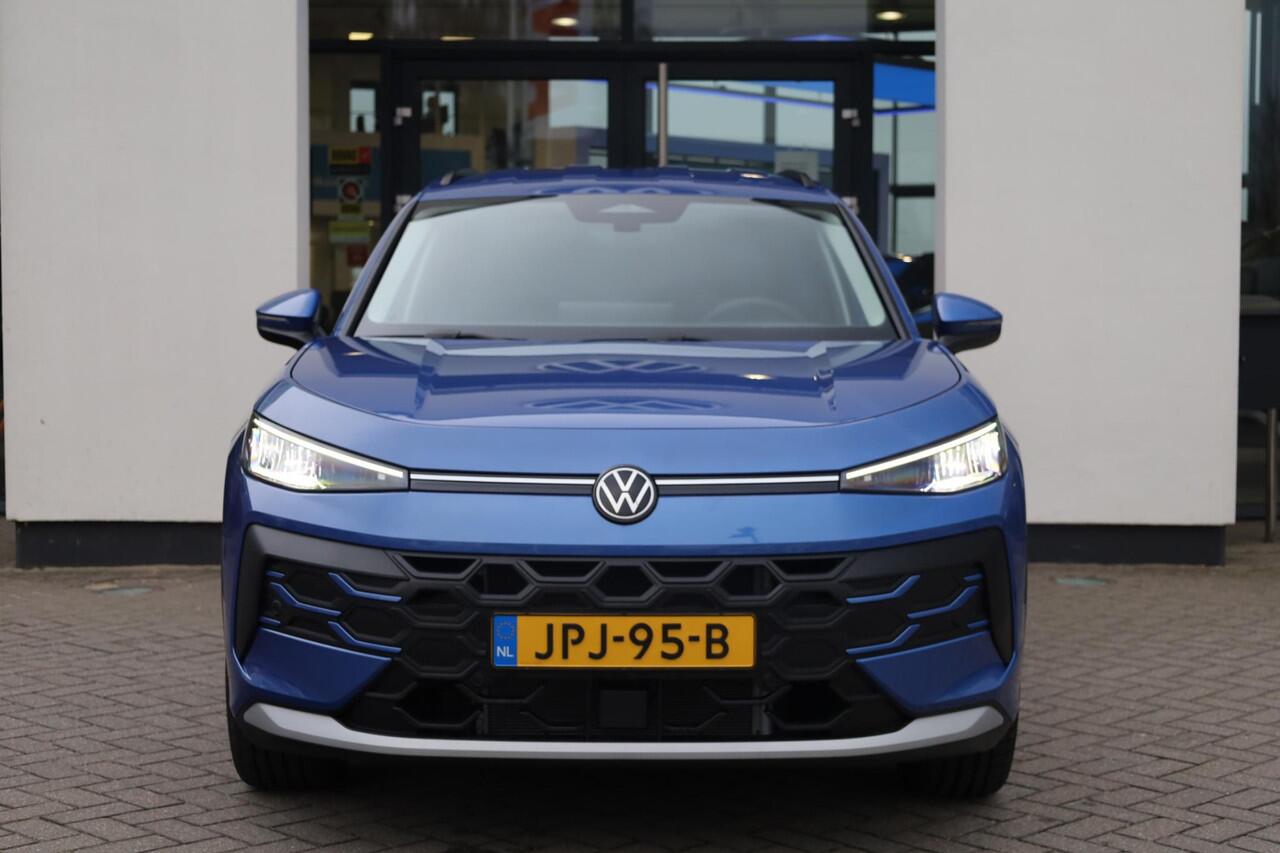 Volkswagen T-Roc 1.5 eTsi Life First Edition 115PK / 85kW DSG, DE NIEUWE T-ROC, Black pack Achteruitrijcamera, dodehoekdetectie (Side Assist), volledig digitaal instrumentenpaneel (Digital Cockpit), Apple Carplay & Android Auto, verwarmbare voorstoelen + stuurwiel, LED ko