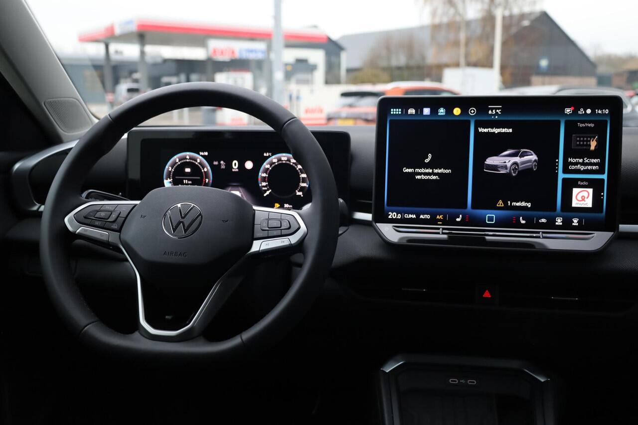 Volkswagen T-Roc 1.5 eTsi Life First Edition 115PK / 85kW DSG, DE NIEUWE T-ROC, Black pack Achteruitrijcamera, dodehoekdetectie (Side Assist), volledig digitaal instrumentenpaneel (Digital Cockpit), Apple Carplay & Android Auto, verwarmbare voorstoelen + stuurwiel, LED ko