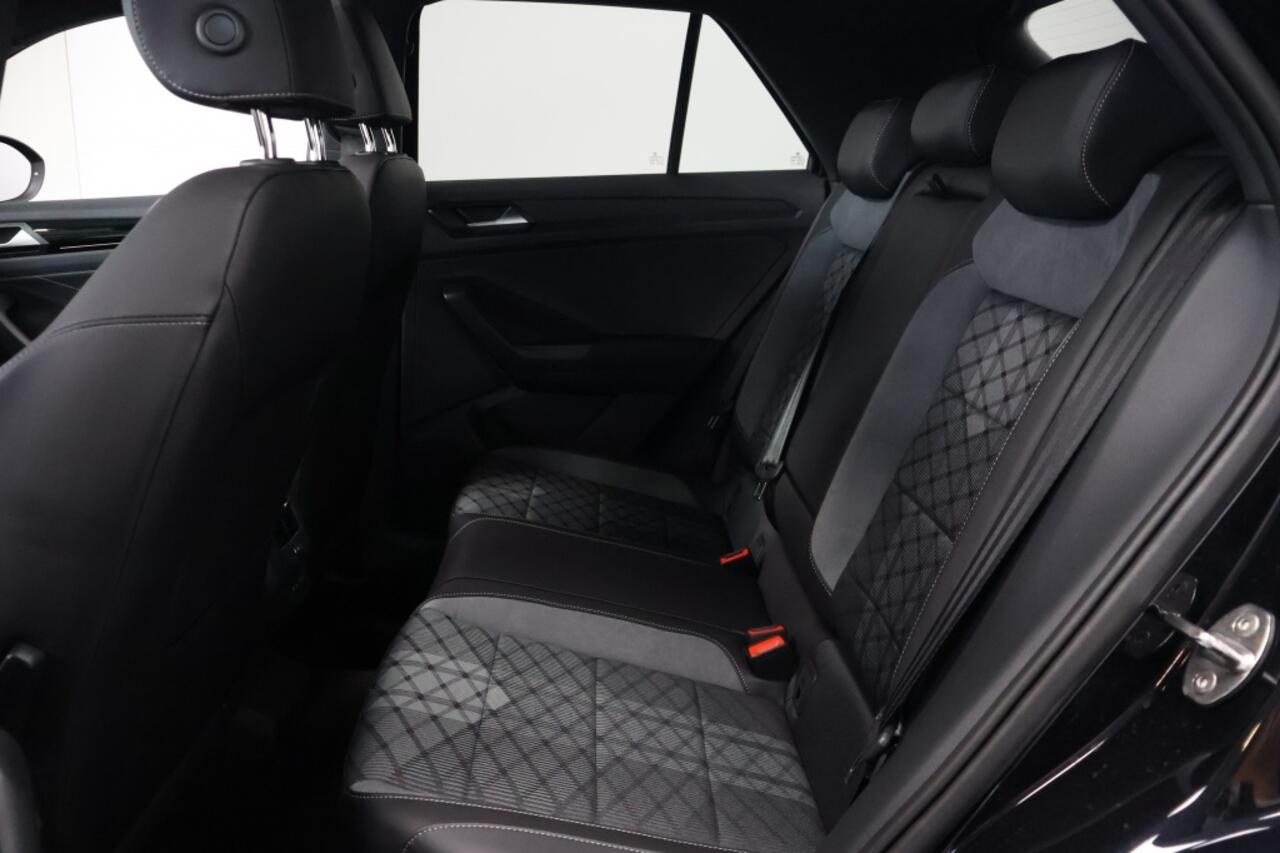 Volkswagen T-Roc 1.5 TSI R-Line Business 150PK DSG | ACC | Matrix LED | Trekhaak