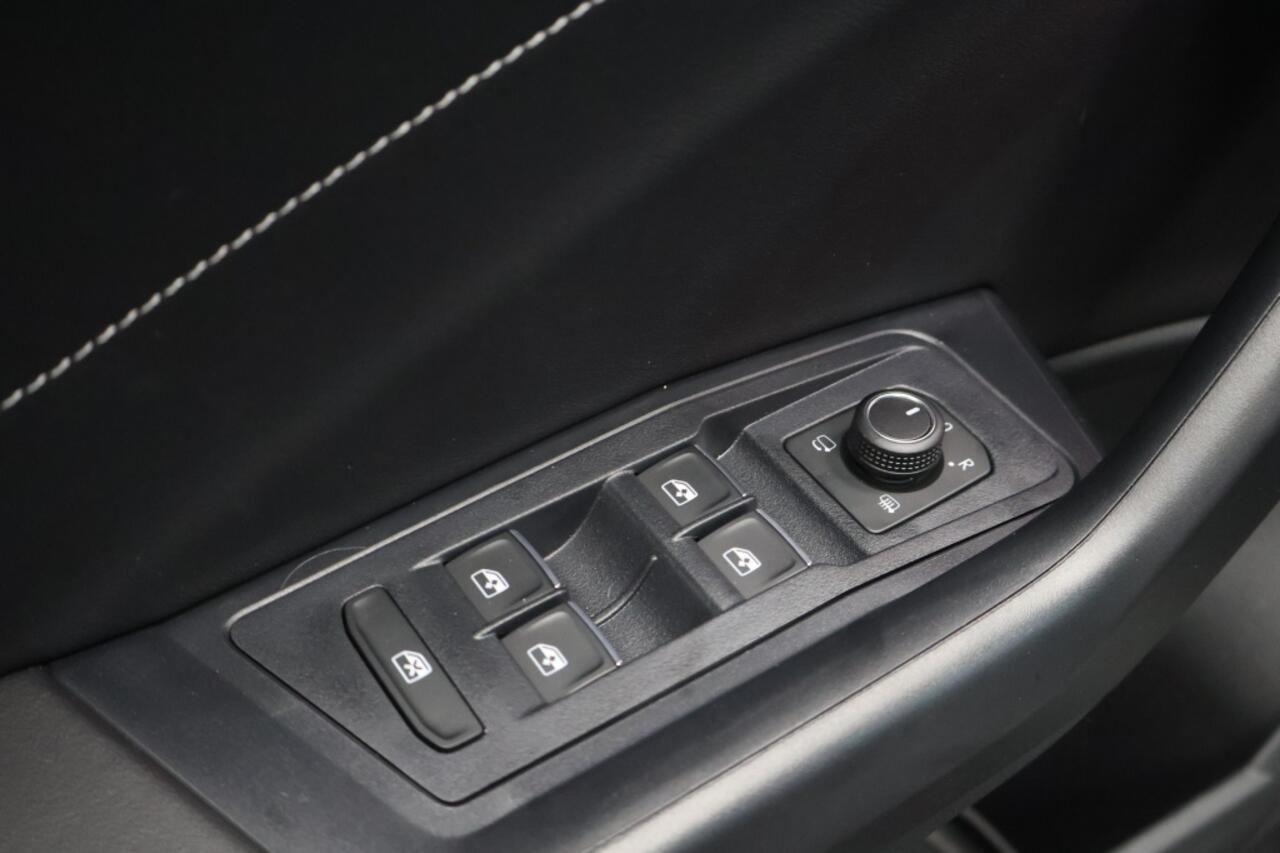 Volkswagen T-Roc 1.5 TSI R-Line Business 150PK DSG | ACC | Matrix LED | Trekhaak