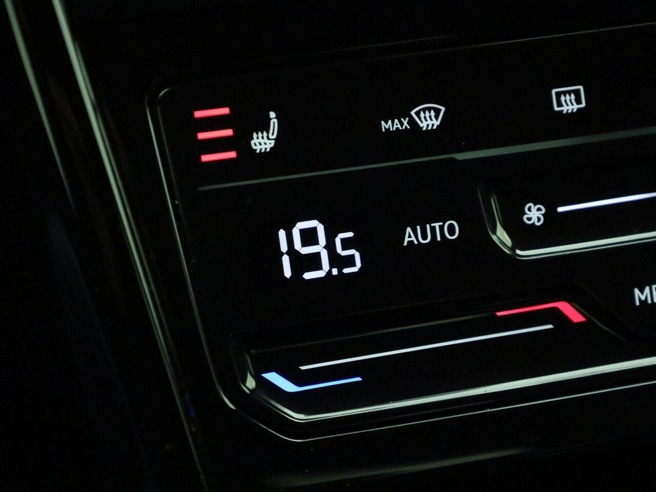 Volkswagen T-Roc 1.5TSI/150PK R-Line Black Style DSG · Panoramadak · Navigatie · Camera + Parkeersensoren · Stoelverwarming · Garantie t/m 28-01-2027