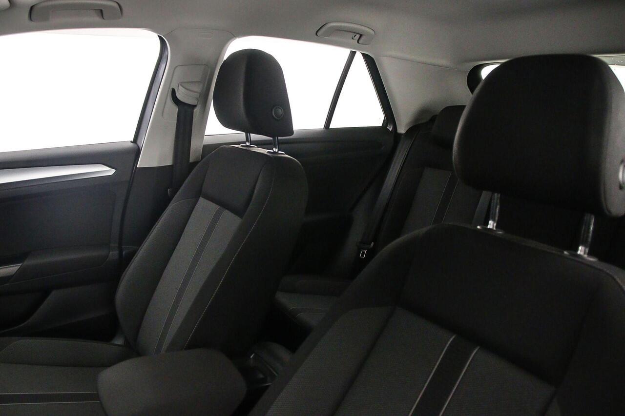 Volkswagen T-Roc Life Edition 1.0 TSI 115pk Adaptive cruise control, Achteruitrijcamera, App connect, LED koplampen, Navigatie, Parkeersensoren, Keyless entry, DAB, Radio, Airco