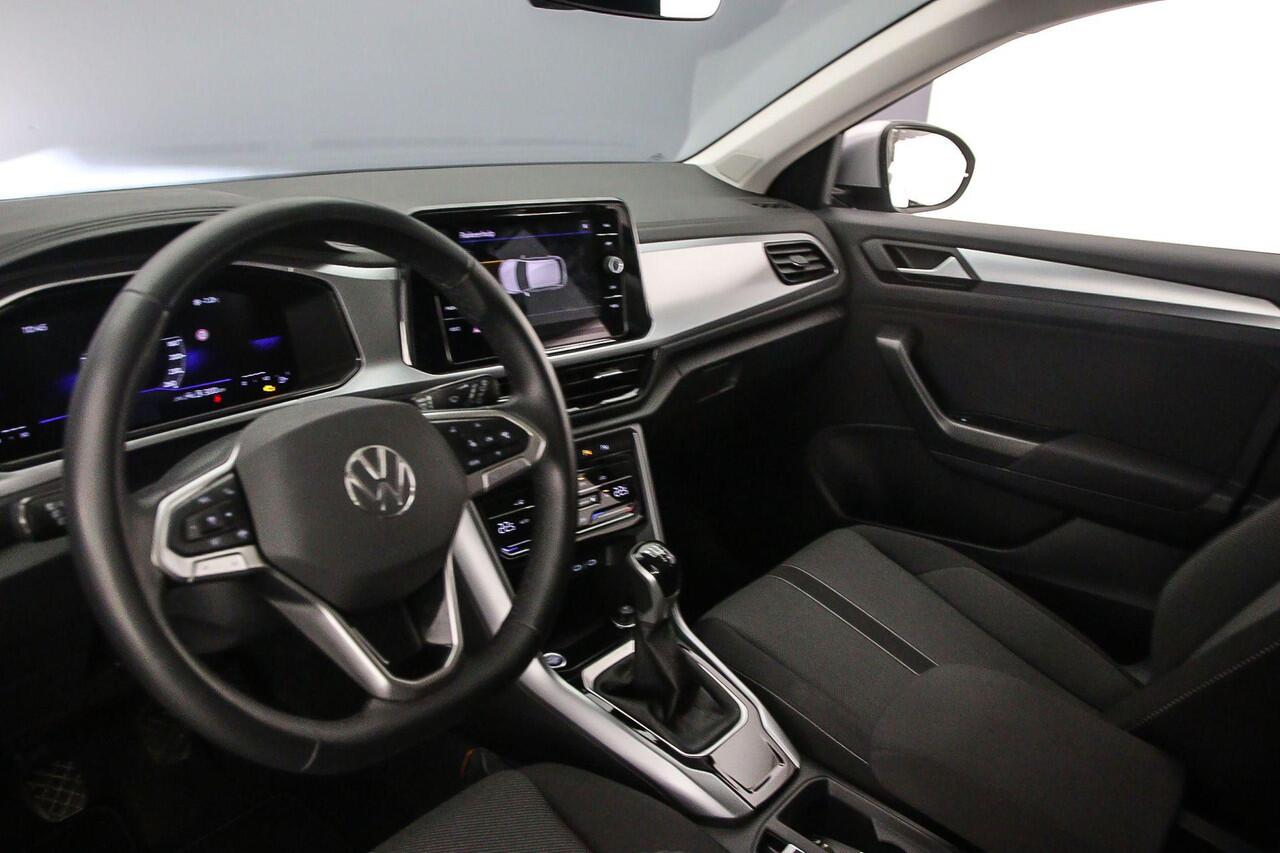 Volkswagen T-Roc Life Edition 1.0 TSI 115pk Adaptive cruise control, Achteruitrijcamera, App connect, LED koplampen, Navigatie, Parkeersensoren, Keyless entry, DAB, Radio, Airco