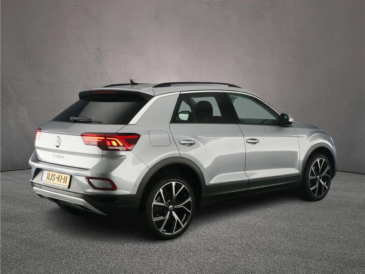 Volkswagen T-Roc Life Edition 1.0 TSI 115pk Adaptive cruise control, Achteruitrijcamera, App connect, LED koplampen, Navigatie, Parkeersensoren, Keyless entry, DAB, Radio, Airco