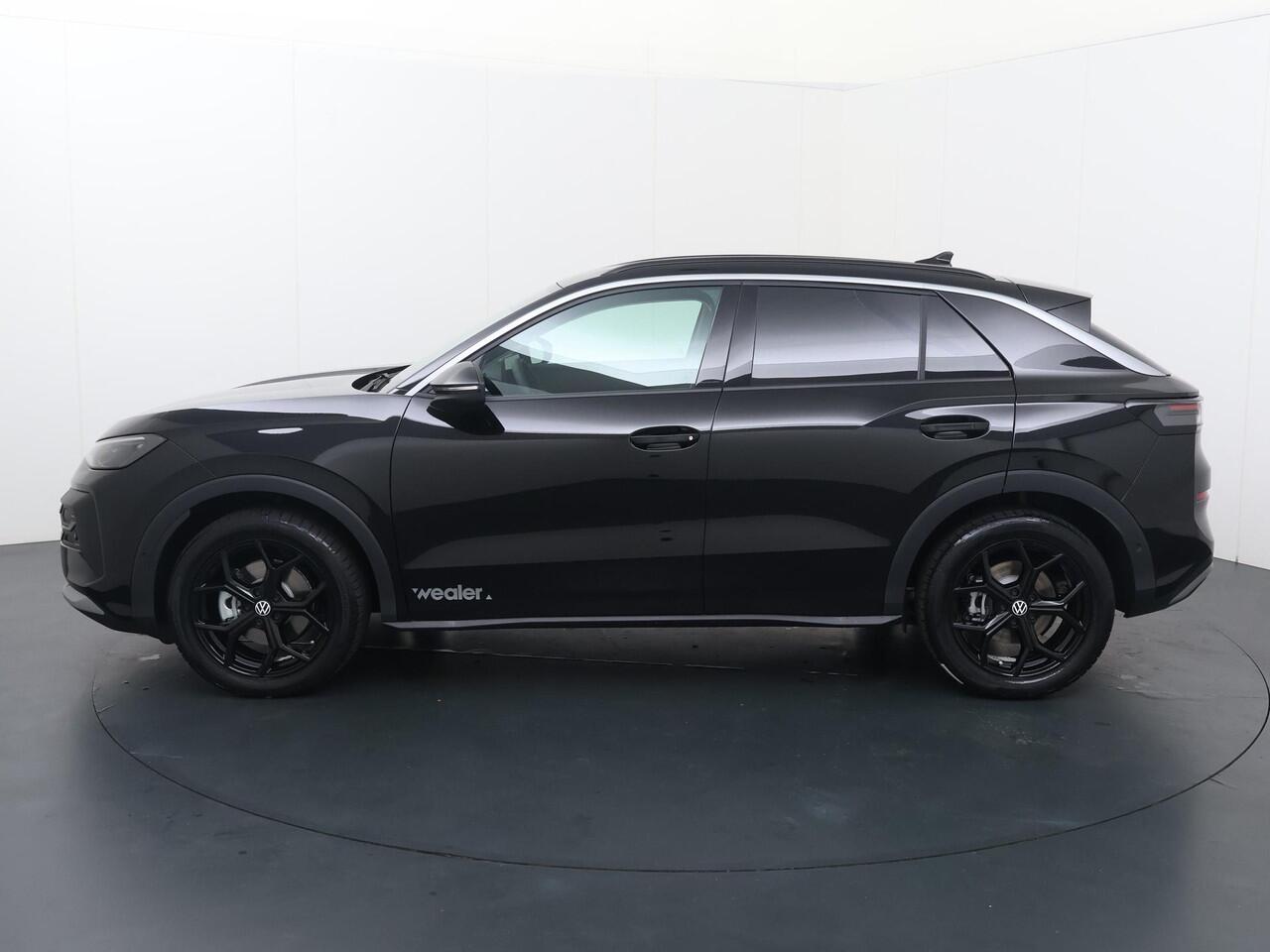 Volkswagen T-Roc 1.5 eTsi 116pk DSG Life First Edition | 18" Black Huntsville velgen | Stoel- & stuurwielverwarming |
