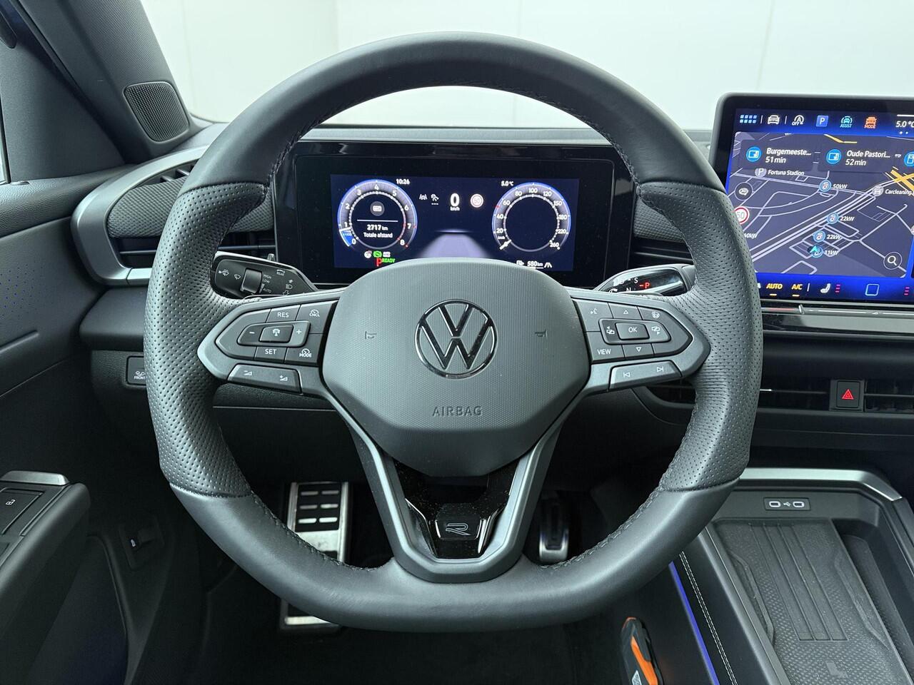 Volkswagen T-Roc 1.5 eTsi 150pk DSG R-Line First Edition | Elektr. achterklep | Black Style | LED Matrix | Navigatie | Area View | Head-up display |