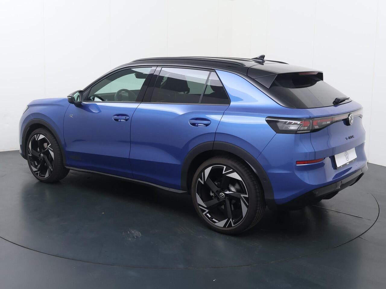 Volkswagen T-Roc 1.5 eTsi 150pk DSG R-Line First Edition | Elektr. achterklep | Black Style | LED Matrix | Navigatie | Area View | Head-up display |