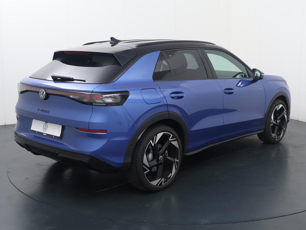 Volkswagen T-Roc 1.5 eTsi 150pk DSG R-Line First Edition | Elektr. achterklep | Black Style | LED Matrix | Navigatie | Area View | Head-up display |