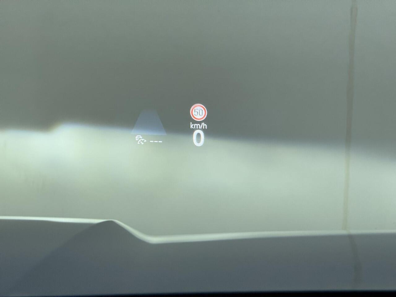 Volkswagen T-Roc 1.5 eTsi 150pk DSG R-Line First Edition | Elektr. achterklep | Black Style | LED Matrix | Navigatie | Area View | Head-up display |