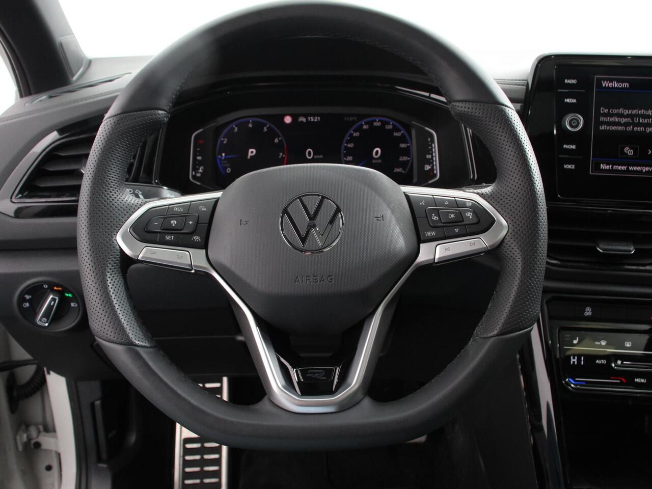 Volkswagen T-Roc 1.5 TSI R-Line+Blackpack Climate control | Adaptieve cruise control | Panoramadak | LED | Navigatie | Achteruitrijcamera | Parkeersensoren | Apple Carplay/ Android Auto | Radio