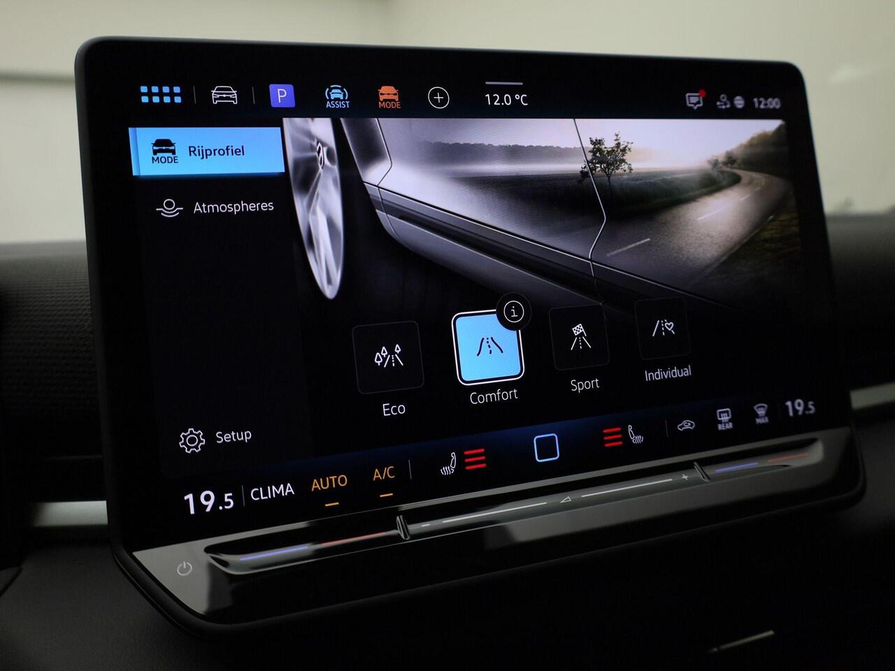 Volkswagen T-Roc 1.5eTsi/150PK R Line First Edition Black Style DSG · Navigatie · 360°Camera + Parkeersensoren · Stoel- & stuurverwarming · Garantie t/m 28-11-2025