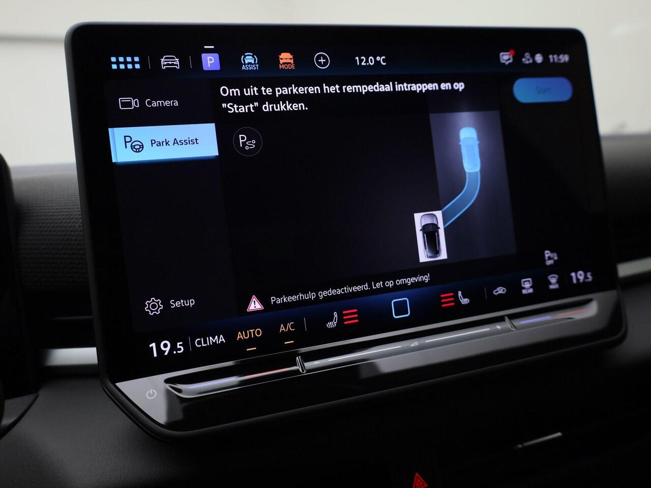 Volkswagen T-Roc 1.5eTsi/150PK R Line First Edition Black Style DSG · Navigatie · 360°Camera + Parkeersensoren · Stoel- & stuurverwarming · Garantie t/m 28-11-2025